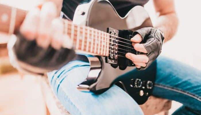 Best Left Handed Electric Guitar for Beginners