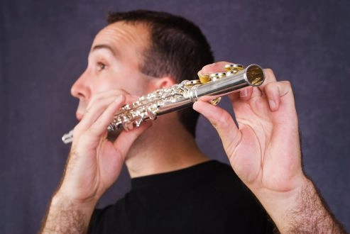 Can a Left Handed Person Play the Flute? 3 Playing Left Handed Flute