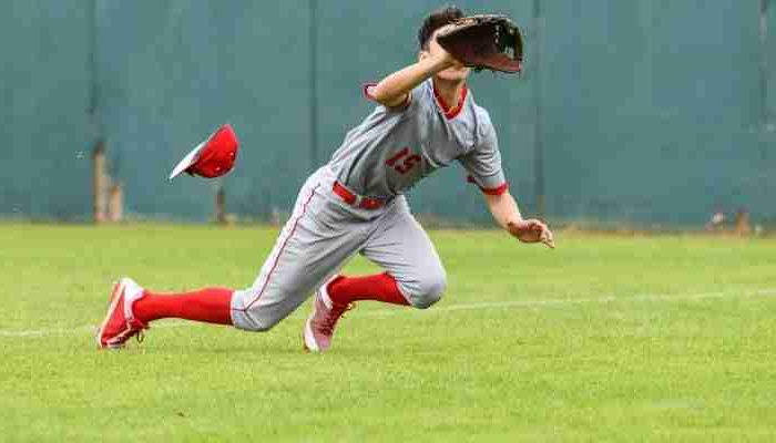 Best Baseball Gloves for Left Handed Throwers