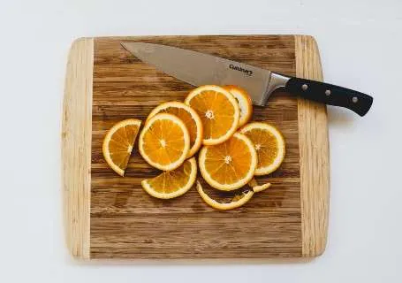 What is the Difference Between Left and Right Handed Knives? 1 Double Beveled Knife