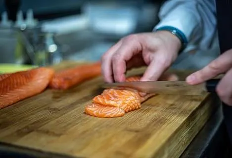 What is the Difference Between Left and Right Handed Knives? 3 Single Beveled Knife
