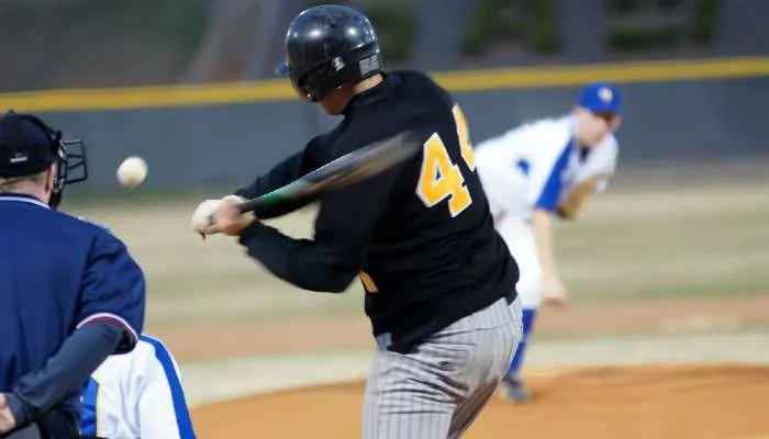 Left Handed Batter Vs Right Handed Pitcher in Baseball