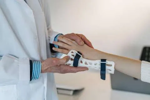 Can You Teach Yourself to Be Left Handed? 5 Right Hand Injury